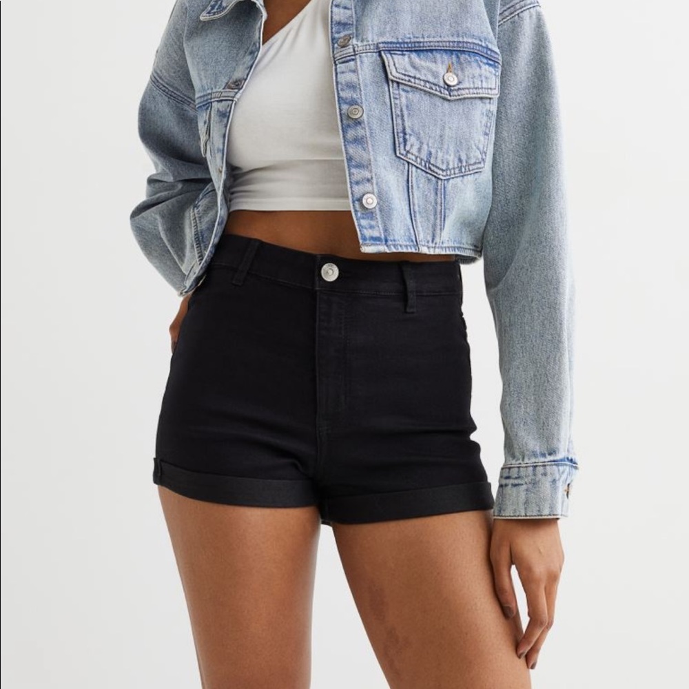 simple cute jean shorts perfect for any occasion! they are size 4 (eur 36)- H&M